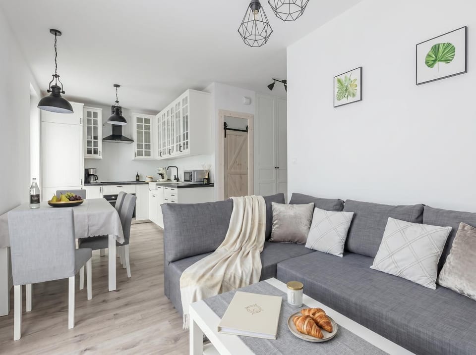 Kitchen or kitchenette, Living room, Food and drinks, Seating area, Dining area, Food, minibar, pet friendly, stove