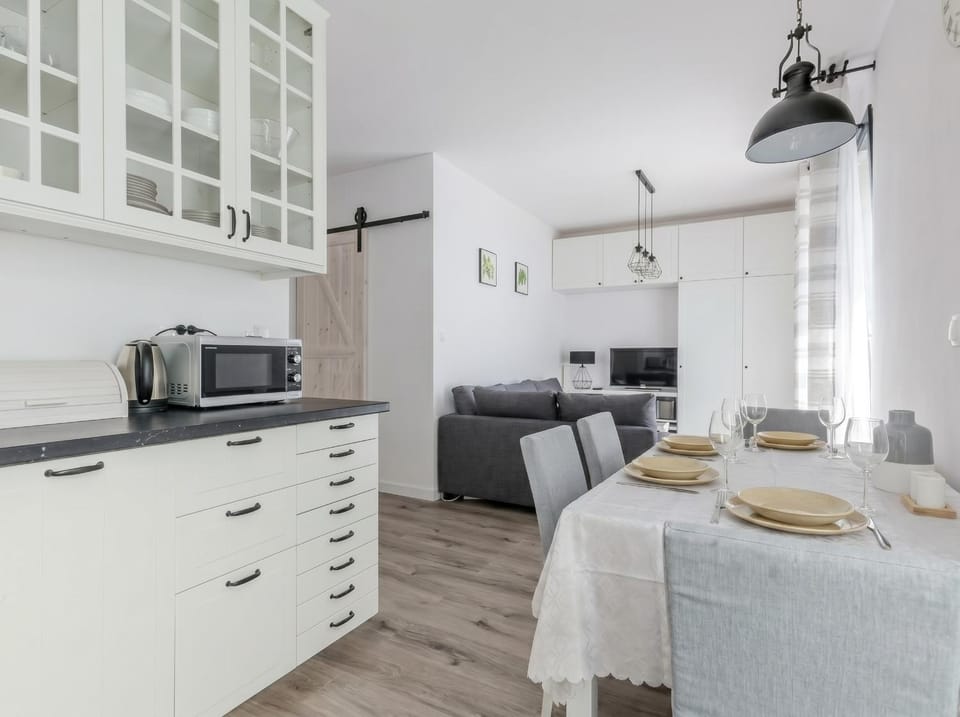 Kitchen or kitchenette, Living room, Food and drinks, Seating area, Dining area, Food, minibar, oven, pet friendly, stove, toaster