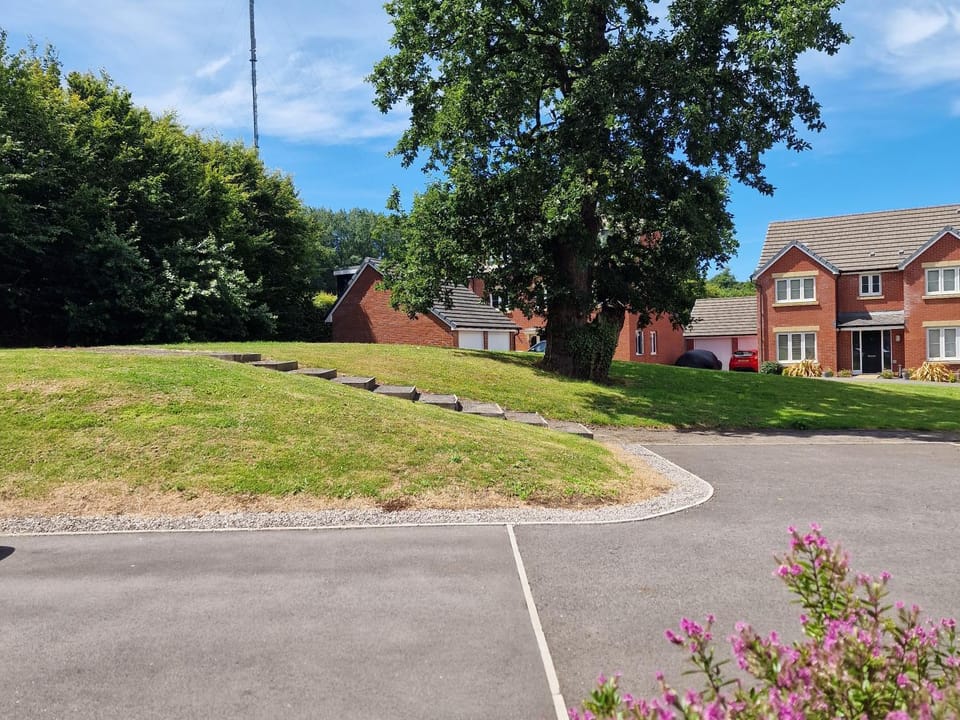 Luxury Modern 5 Bedroom House House in Cardiff