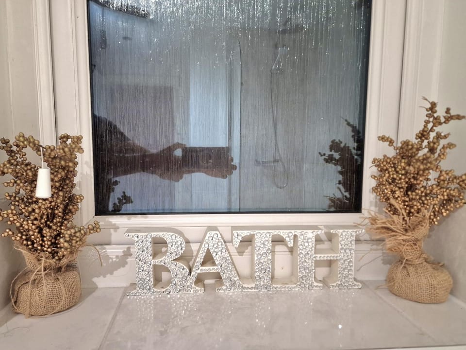 Luxury Modern 5 Bedroom House House in Cardiff