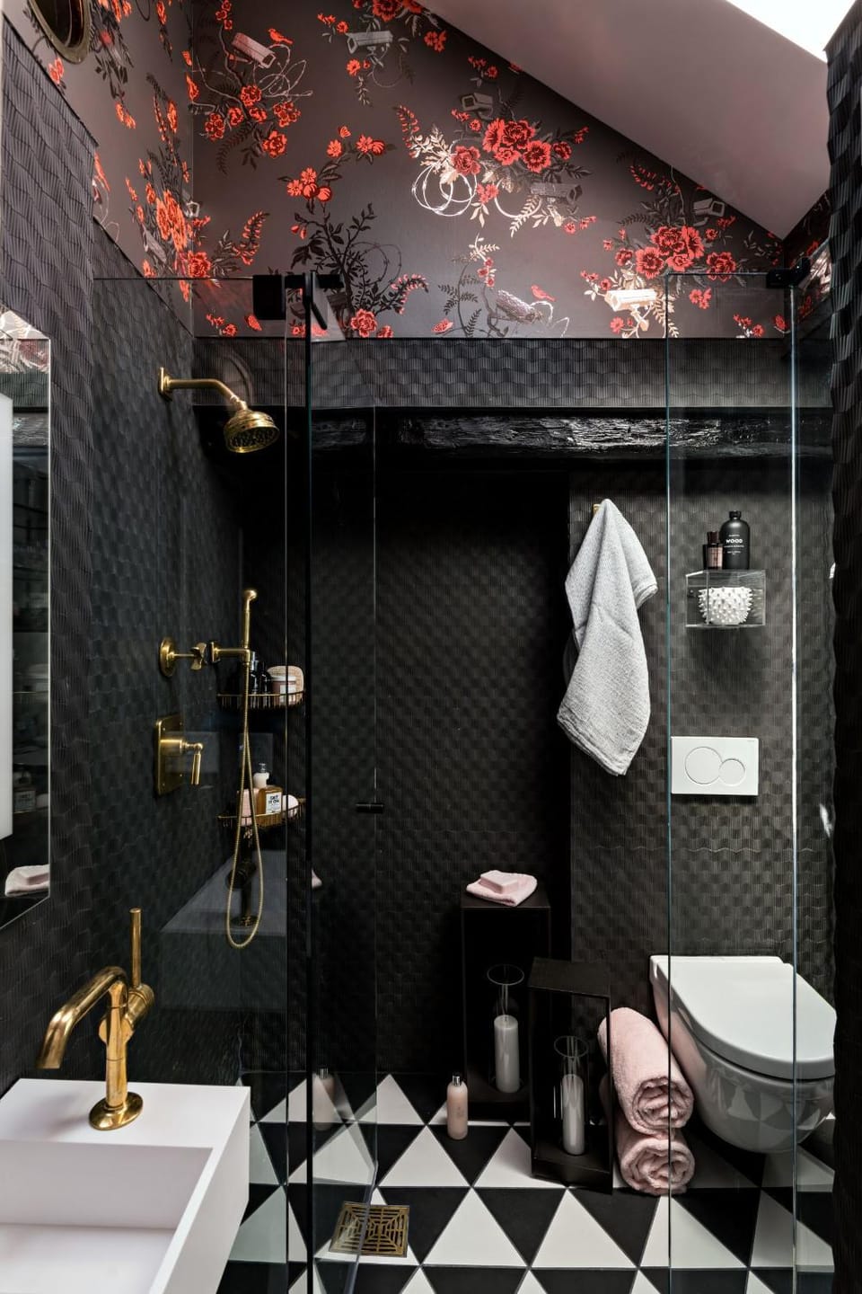 Shower, Toilet, Bathroom, towels