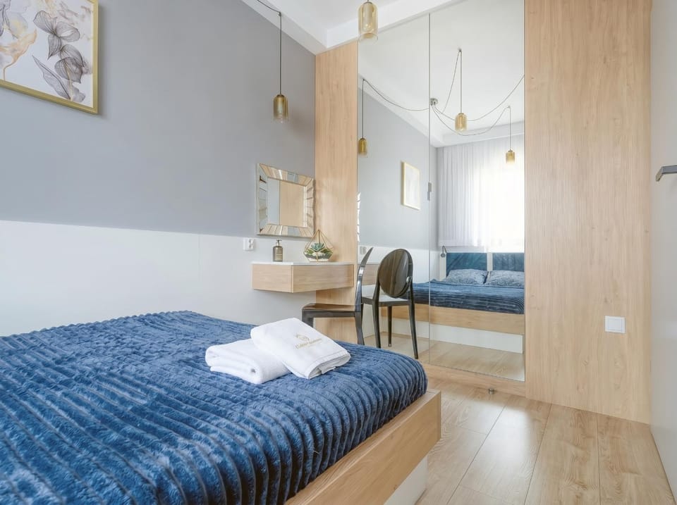 Bed, Living room, Photo of the whole room, Seating area, Bedroom, towels, wardrobe