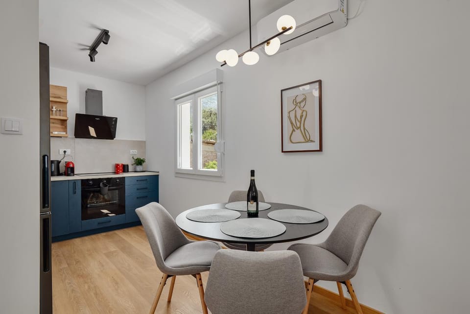 Dining area, kitchen, air conditioner