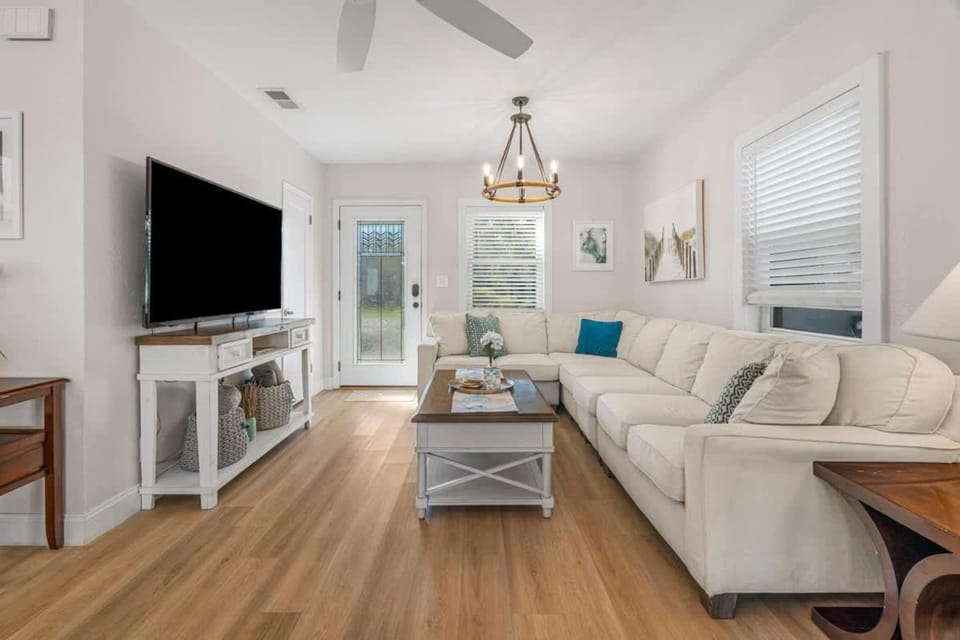 Poolside Palms - Team Joseph Ellen House in Jacksonville Beach