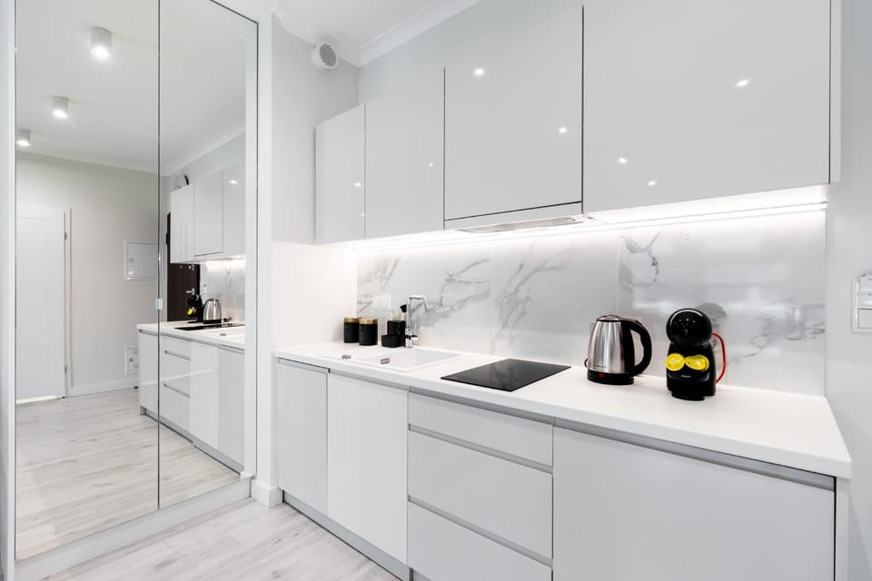 Kitchen or kitchenette, minibar, stove