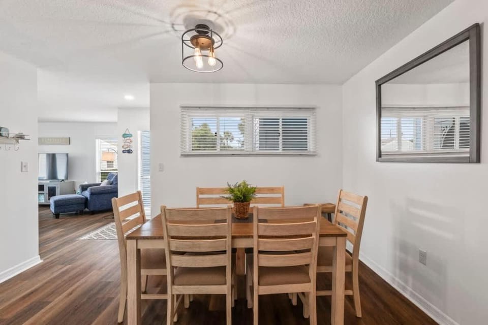 Salt & Sun - Beach & Pool House in Butler Beach