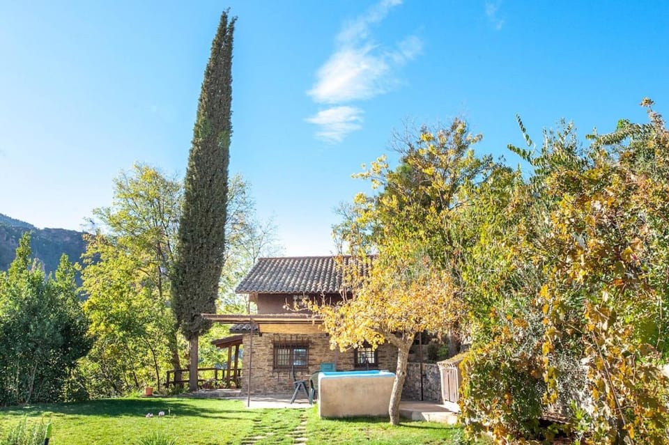 Comfortable lakeside house! Chalet in Andalusia