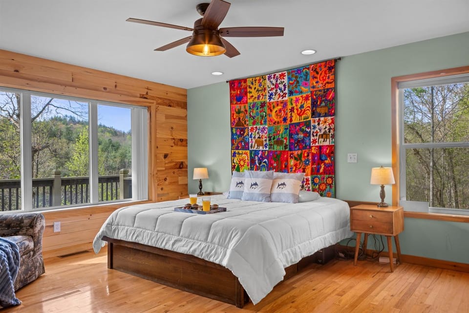 Fontana Lake-Access Cabin, Pet-Friendly, Game Room Cabin in Stecoah