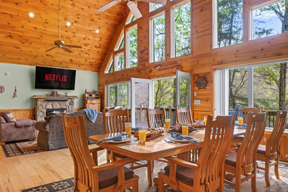 Fontana Lake-Access Cabin, Pet-Friendly, Game Room Cabin in Stecoah