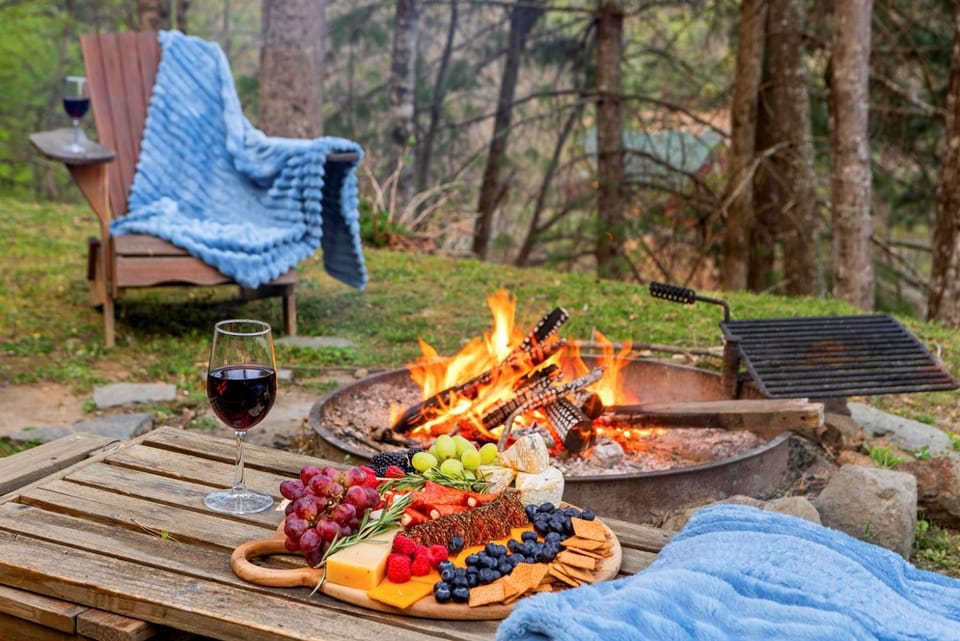Fontana Lake-Access Cabin, Pet-Friendly, Game Room Cabin in Stecoah