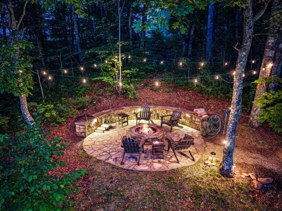 Cabin On 8-Private Acres, Hot Tub, Game Room, Views Cabin in Swain County