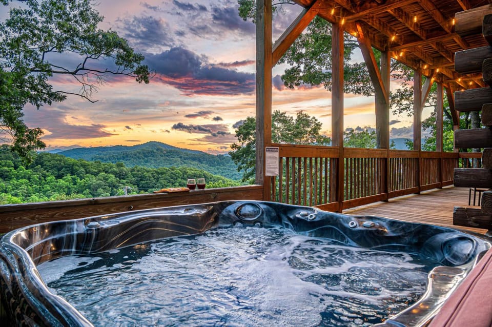 Cabin On 8-Private Acres, Hot Tub, Game Room, Views Cabin in Swain County
