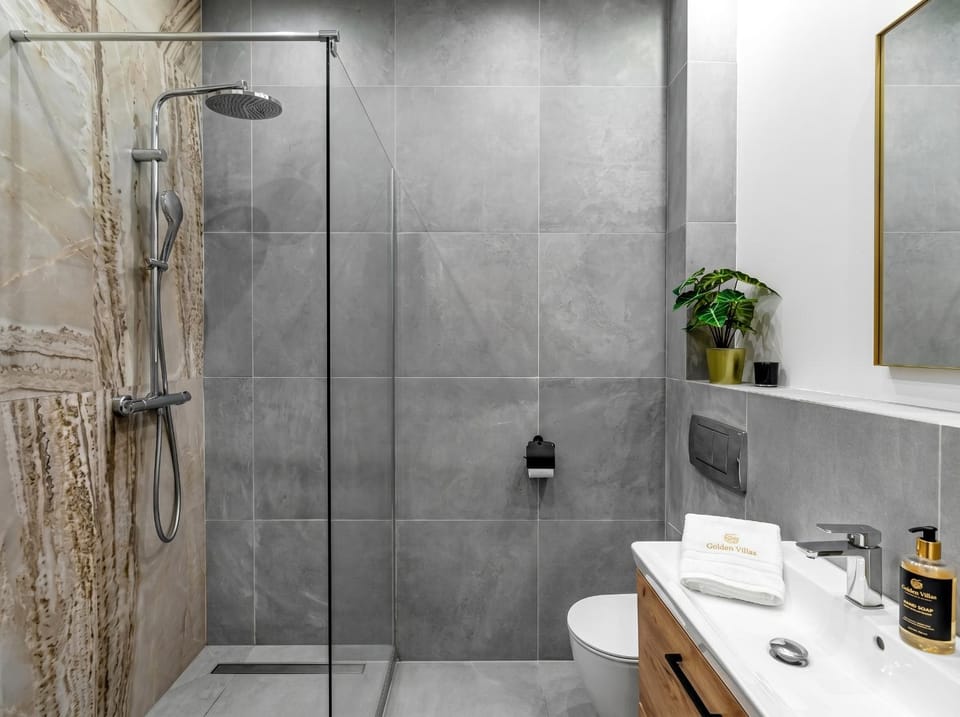 Shower, Bathroom, towels