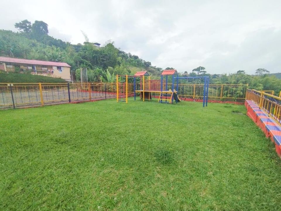 Finca Bella Vista con Salón Piscina Jacuzzi y Vista Panorámica House in Risaralda