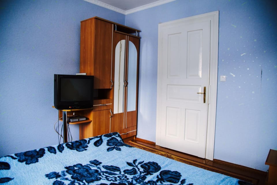Bed, TV and multimedia, Photo of the whole room, Bedroom, wardrobe