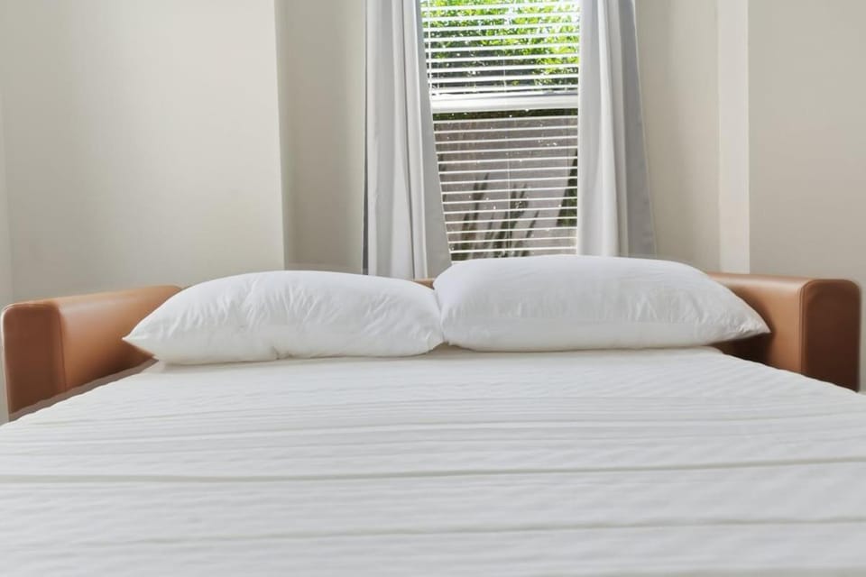 Bed, Living room