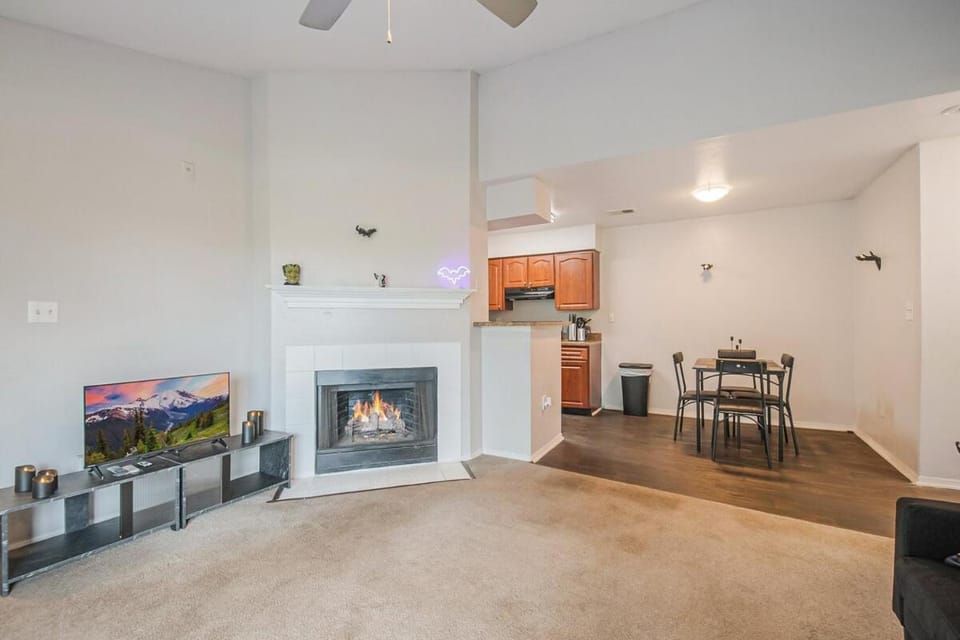 Stylish 2-Bedroom Minutes from Universal Orlando Apartment in Orlando
