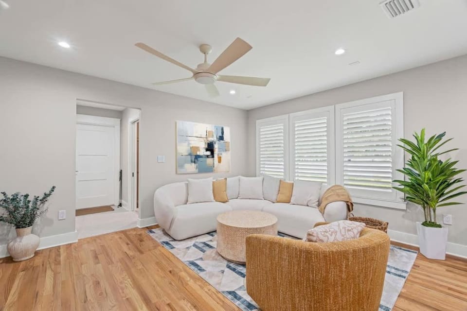 Sunny Surf House - Team Joseph Ellen House in Jacksonville Beach