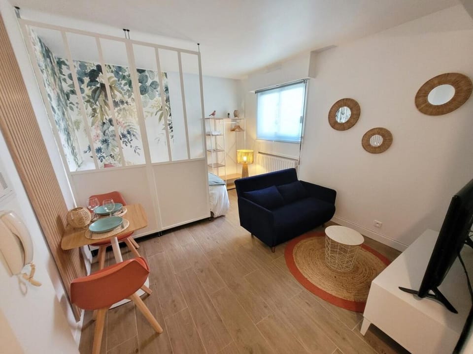 Studio Centre Ville RER A Paris Disney 20 min Apartment in Noisy-le-Grand