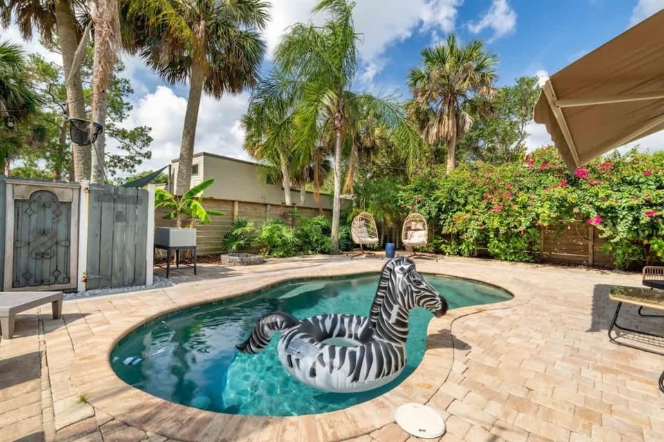 Sunshine Dip - Sleeps 8 Relaxing Pool WIFI House in Saint Augustine