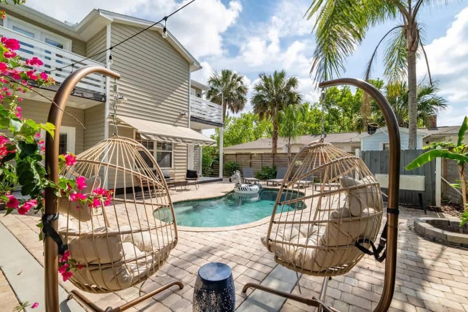 Sunshine Dip - Sleeps 8 Relaxing Pool WIFI House in Saint Augustine