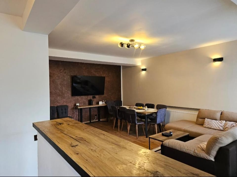 TV and multimedia, Living room, Seating area, Dining area