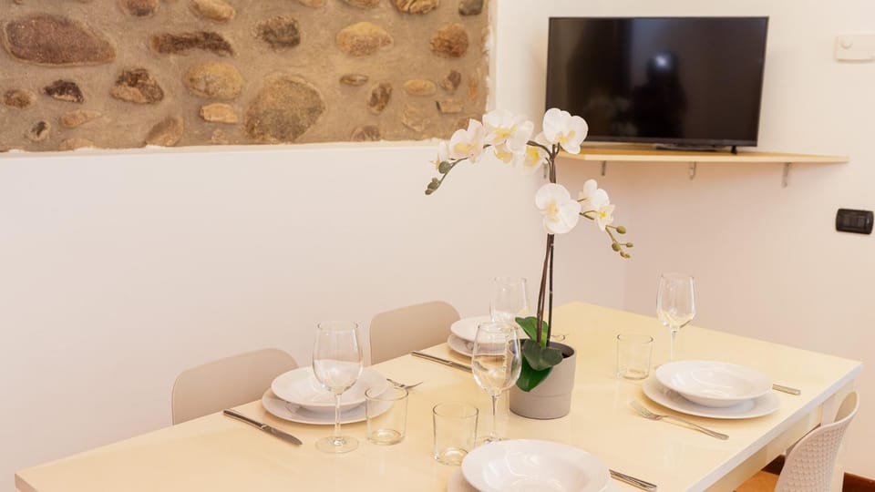 Communal lounge/ TV room, Kitchen or kitchenette