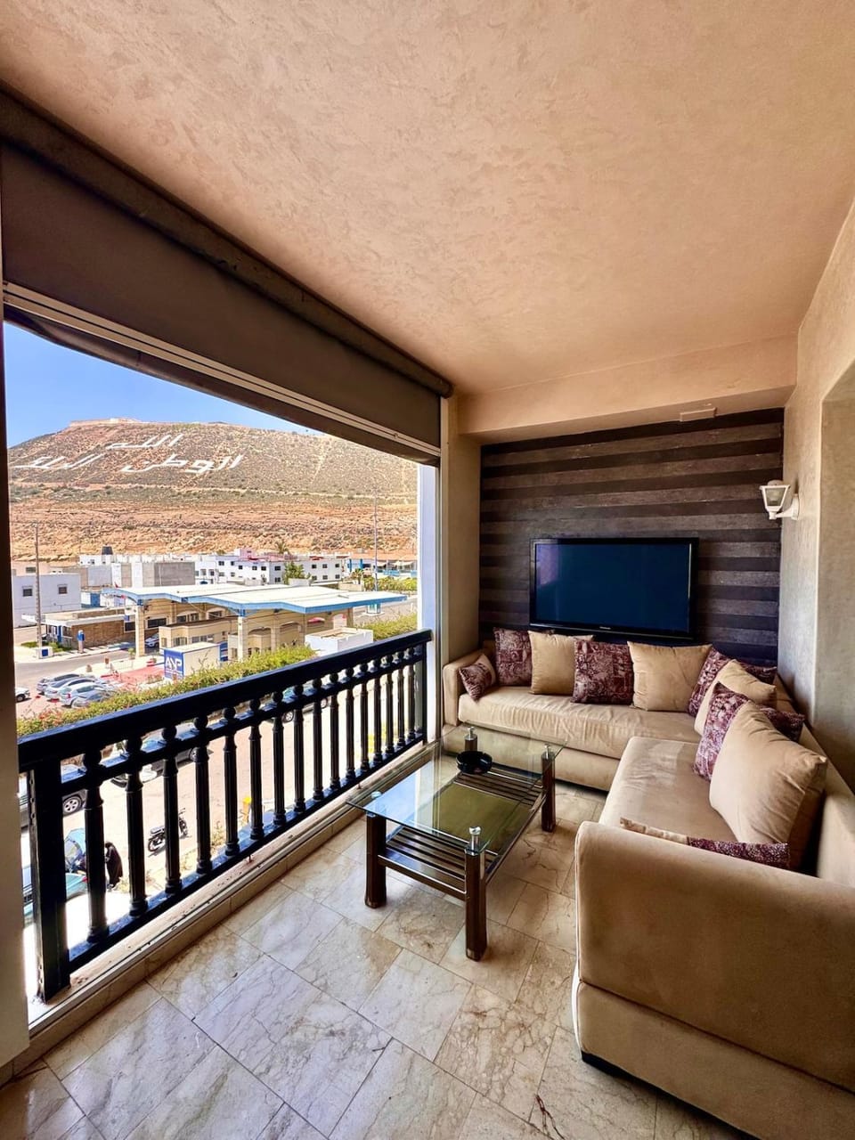 Vue Exceptionnelle sur le Port et les Montagnes dAgadir Chambre Salon Confortable Apartment in Agadir