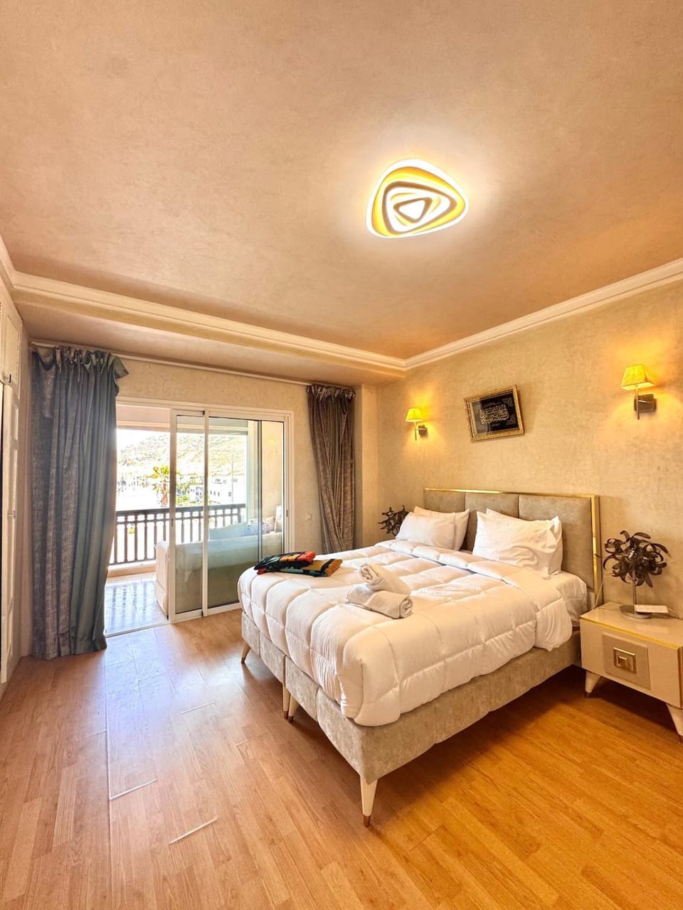 Vue Exceptionnelle sur le Port et les Montagnes dAgadir Chambre Salon Confortable Apartment in Agadir