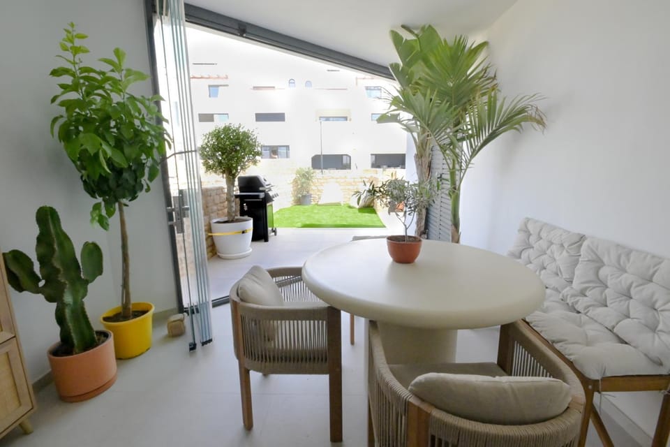 Garden, Seating area, Garden view