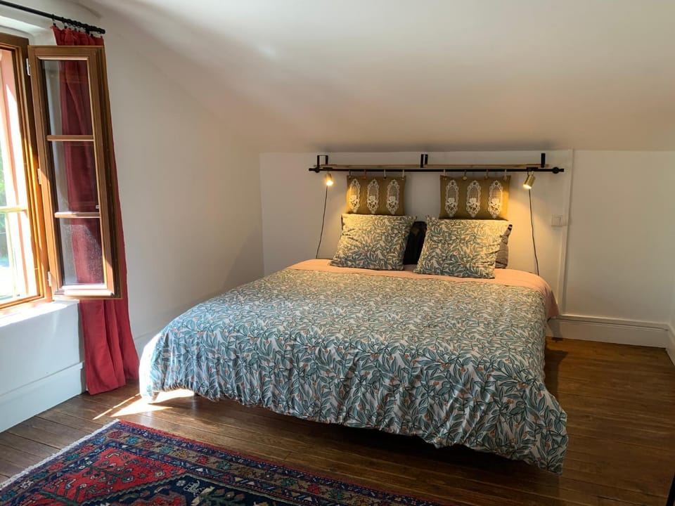 Bed, Bedroom