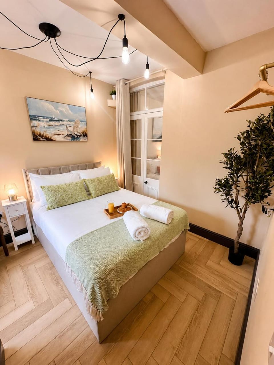 Luxury Seaside Stay with Free Parking & Beach Close House in Great Yarmouth