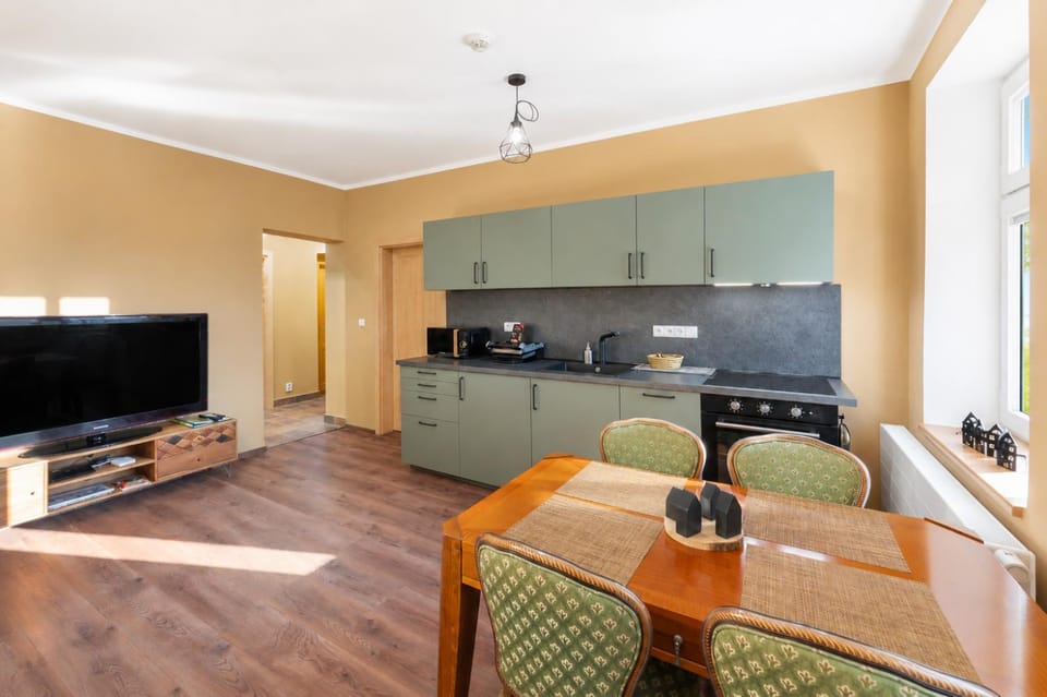 Kitchen or kitchenette, Living room