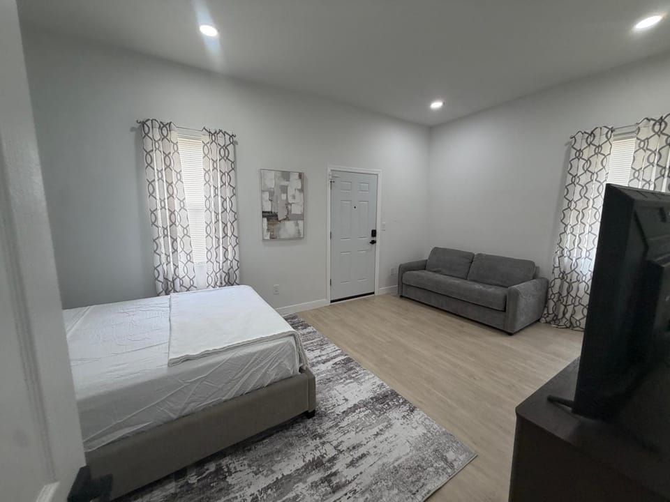Modern 2BR Oasis Apartment in Jersey City