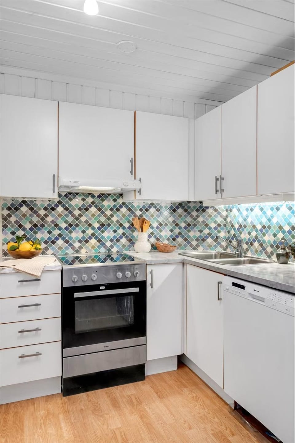 Kitchen or kitchenette, oven