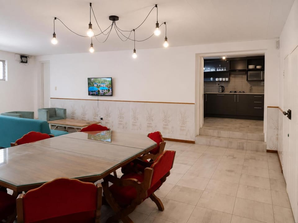 2#, spacious 1 Bedroom unit, backup water WiFi Apartment in Johannesburg