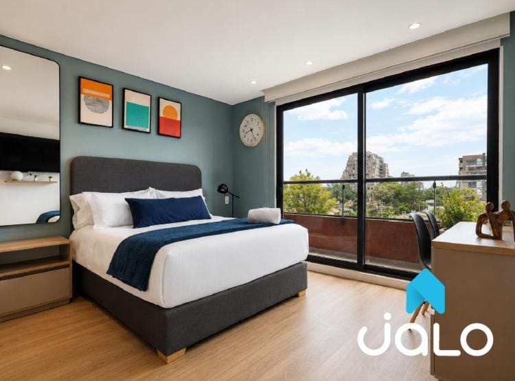 Photo of the whole room, Bedroom