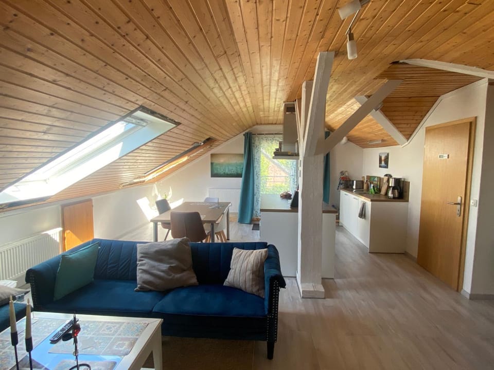 Großes Dachzimmer mit eigener Lounge in ruhiger Lage Vacation rental in Monschau
