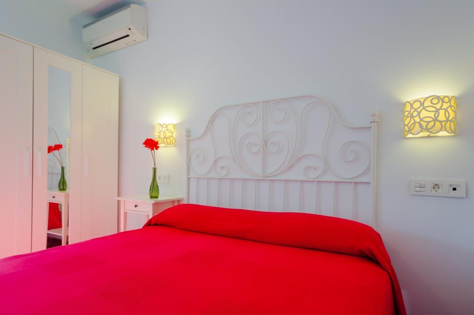 Bed, Bedroom, air conditioner