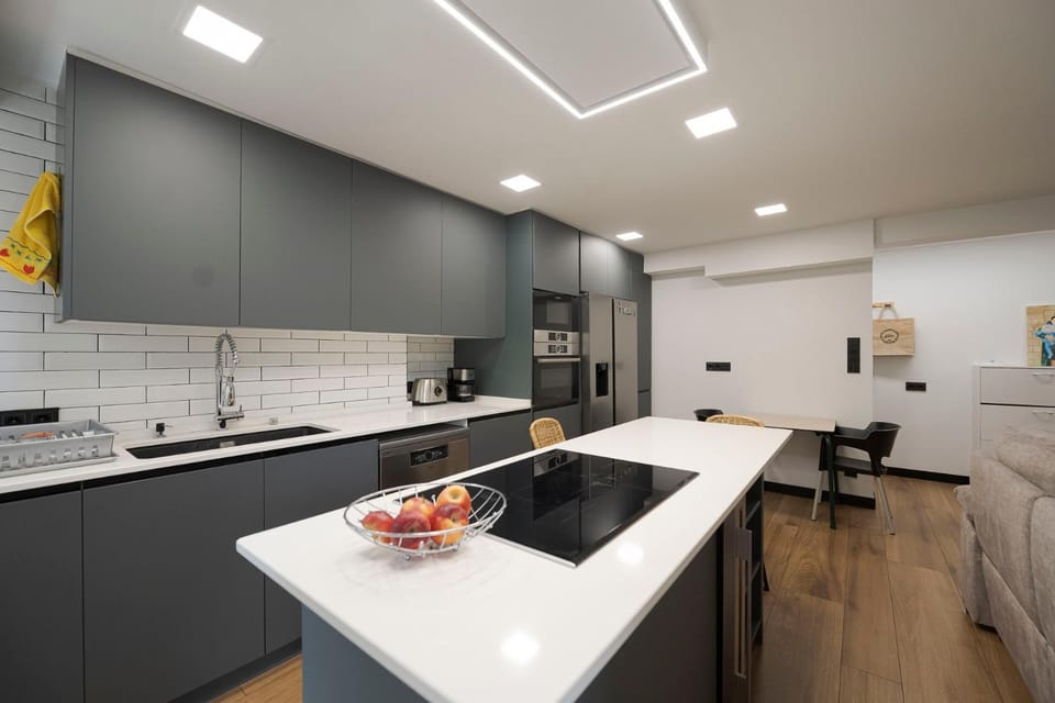 Kitchen or kitchenette, Dining area, stove