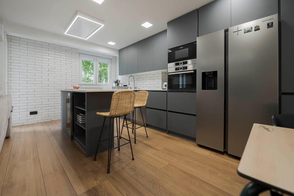 Kitchen or kitchenette, Dining area, stove