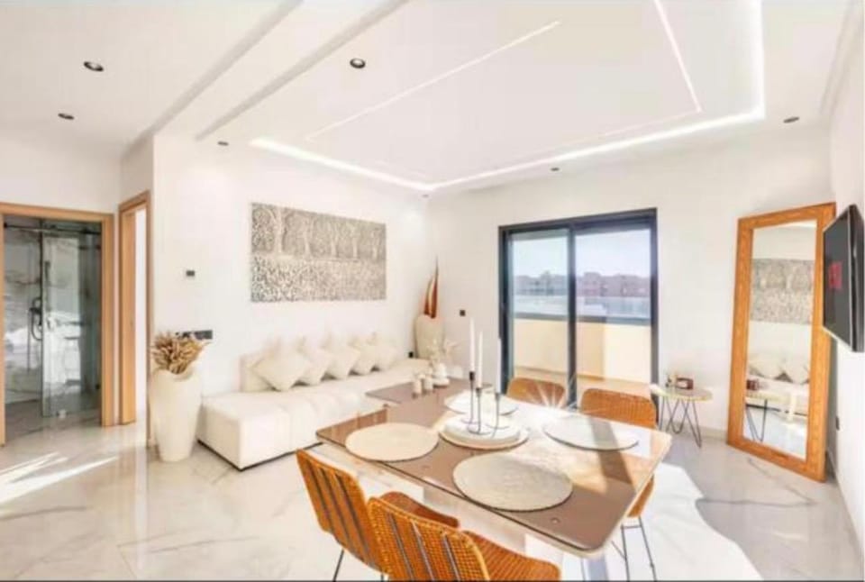 Appartement avec grande terrasse Chic et Moderne en plein centre ville Apartment in Marrakesh