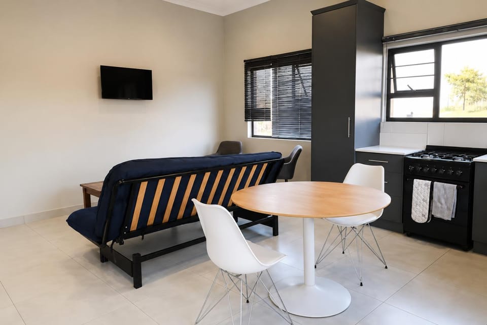 #3 bedroom in Northcliff, Water backup, WiFi Apartment in Johannesburg