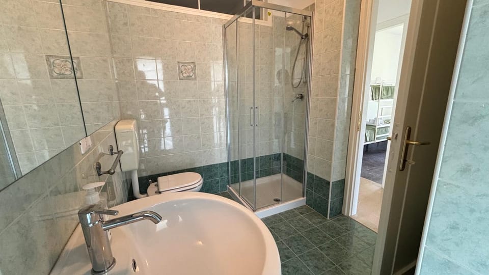 Shower, Bathroom, hair dryier, air conditioner