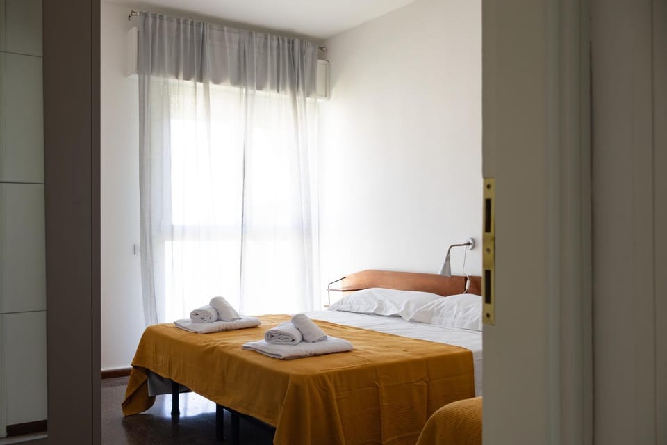 Bed, Bedroom, towels, towels, wardrobe