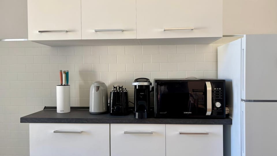 Coffee/tea facilities, microwave, toaster, toaster