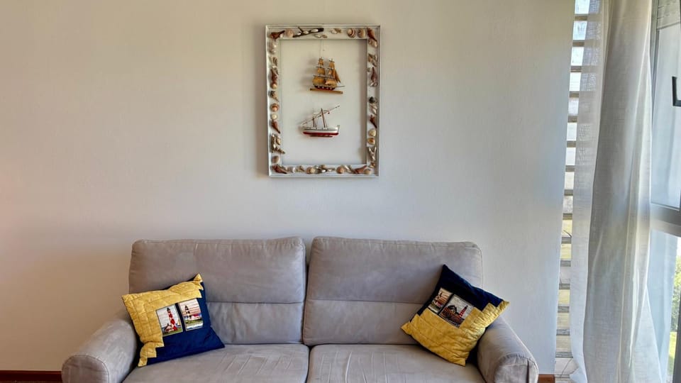 Seating area, air conditioner, air conditioner