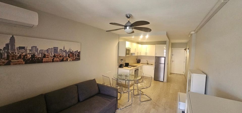 Kitchen or kitchenette, Living room, Seating area, Dining area, air conditioner