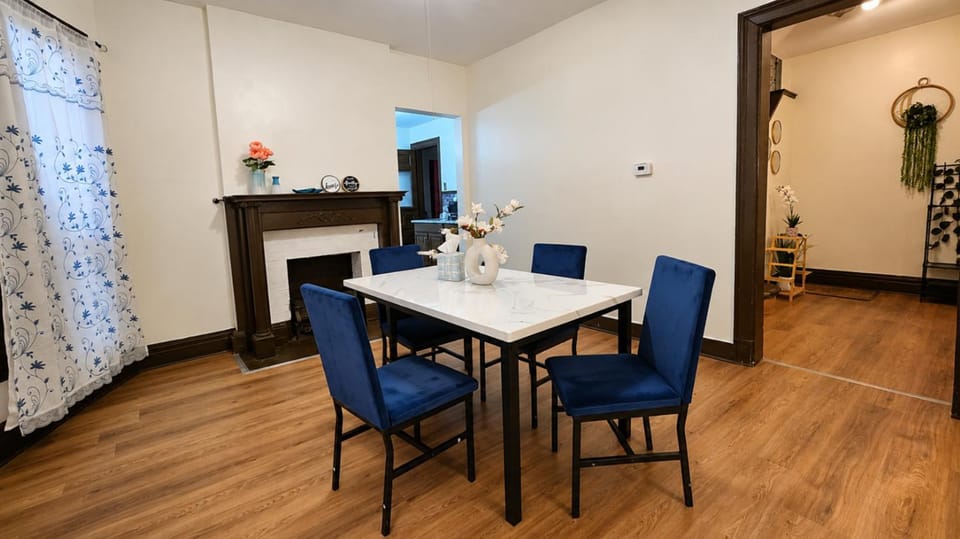 Seating area, Dining area