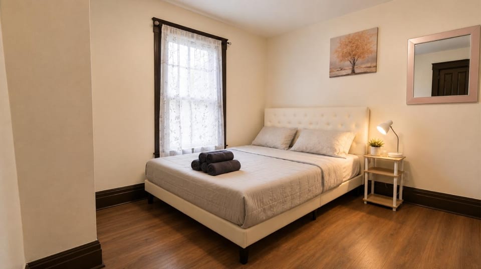 Bed, Photo of the whole room, Bedroom, towels